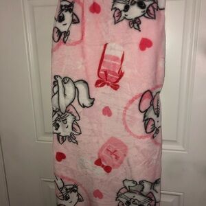 💗 Disney   the Aristocats   Marie Valentines blanket